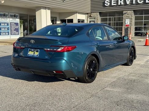 Used 2025 Toyota Camry SE FWD image 3