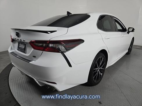 Used 2024 Toyota Camry SE image 7