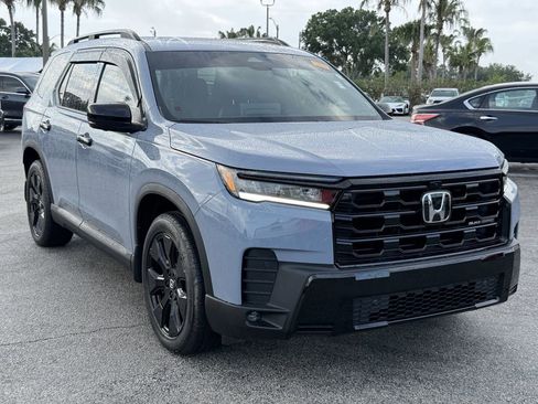 Used 2026 Honda Pilot Black Edition image 2