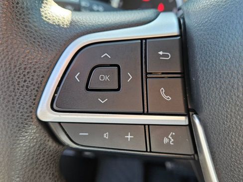 Certified 2023 Toyota Highlander L image 25