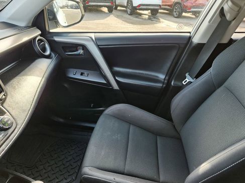 Used 2018 Toyota RAV4 XLE image 18