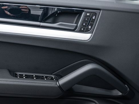 New 2026 Porsche Cayenne image 19