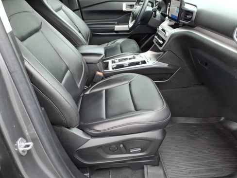 Certified 2023 Ford Explorer XLT w/ Equipment Group 202A AWD/4WD image 8