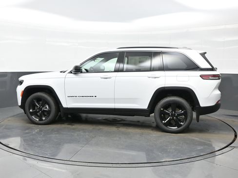New 2026 Jeep Grand Cherokee Limited w/ Limited Altitude Package image 3