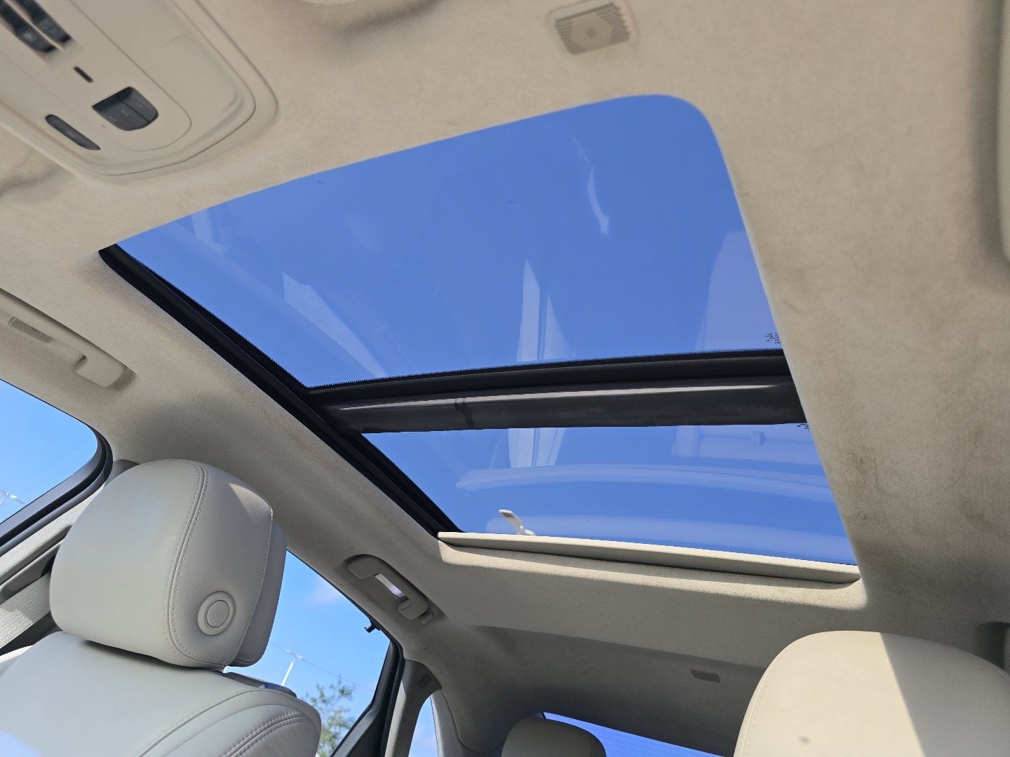 Used 2013 Cadillac XTS Platinum FWD image 3