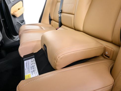 Used 2022 Volvo XC60 B5 Inscription w/ Climate Package image 24