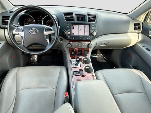 Used 2012 Toyota Highlander Limited w/ Tow Pkg AWD/4WD image 15