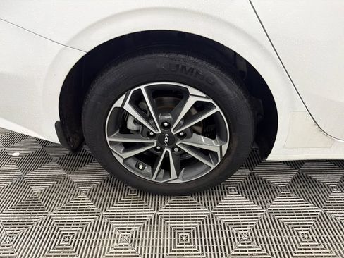 Used 2024 Kia Forte LXS w/ LXS Technology Package FWD image 17