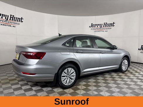 Used 2020 Volkswagen Jetta SE w/ SE Cold Weather Package image 6