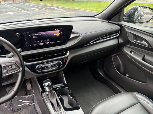 Used 2025 Buick Envista Sport Touring image 29