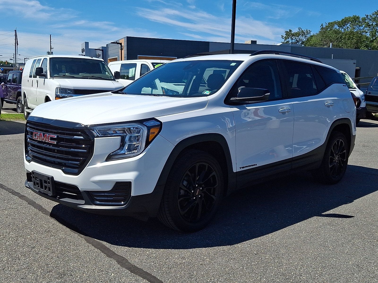 Certified 2023 GMC Terrain SLE w/ Driver Convenience Package AWD/4WD image 3