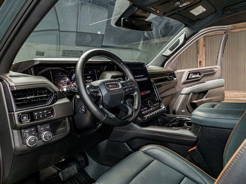 Used 2025 GMC Yukon AT4 w/ LPO, AT4 Appearance Package AWD/4WD image 13
