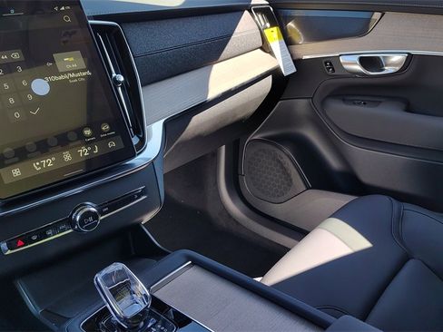 New 2026 Volvo XC90 B6 Plus w/ Protection Package Premier image 23