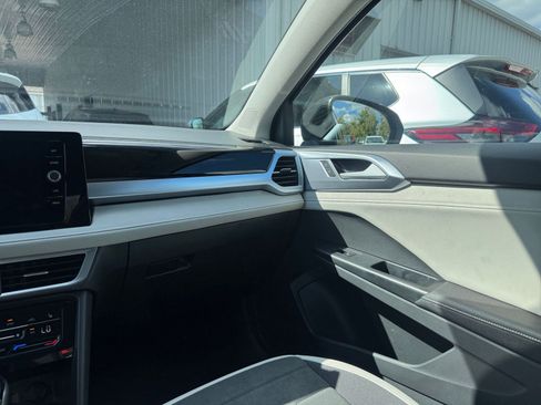 Used 2025 Volkswagen Taos SE image 35