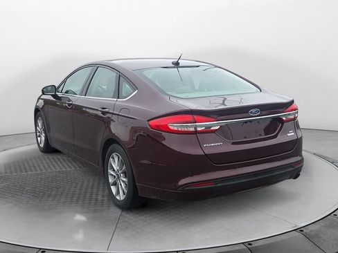 Used 2017 Ford Fusion SE w/ Fusion SE Technology Package FWD image 3