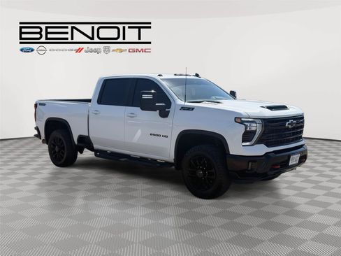 Used 2025 Chevrolet Silverado 2500 LT w/ Trail Boss Package AWD/4WD image 3