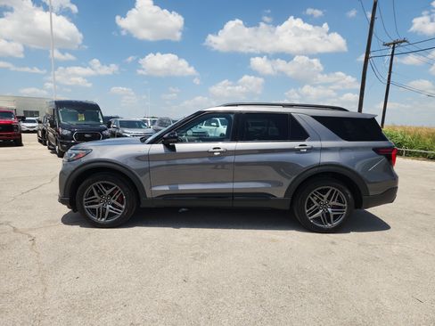 Certified 2025 Ford Explorer ST-Line w/ ST-Line Street Pack AWD/4WD image 4