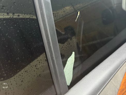 Used 2019 Cadillac Escalade ESV Premium Luxury w/ Escalade Sport Edition image 29