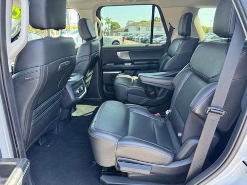 Used 2025 Ford Expedition Platinum AWD/4WD image 13