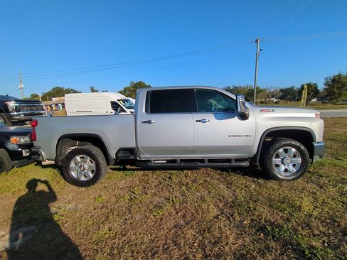 Used 2022 Chevrolet Silverado 2500 LTZ w/ LTZ Premium Package image 3