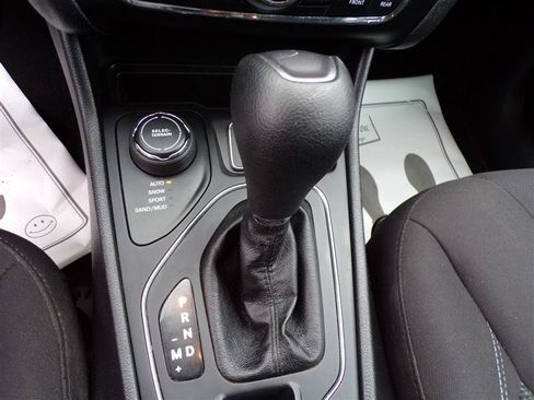 Used 2020 Jeep Cherokee Latitude w/ Cold Weather Group AWD/4WD image 33