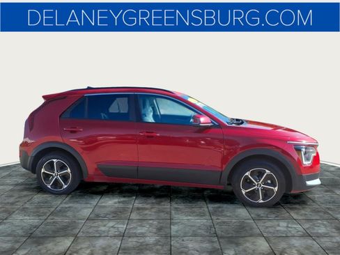Used 2023 Kia Niro EX FWD image 2