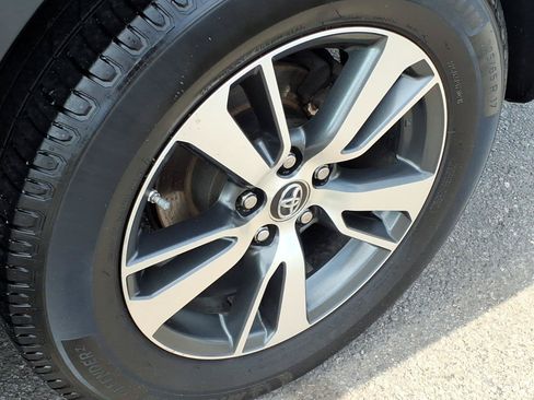 Used 2016 Toyota RAV4 XLE AWD/4WD image 11