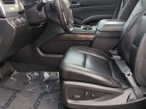Certified 2019 Chevrolet Suburban LT w/ Luxury Package image 18