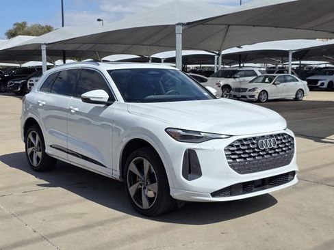 Used 2025 Audi Q5 Premium Plus w/ Premium Plus image 3