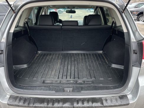 Used 2011 Subaru Outback 2.5i Limited image 10