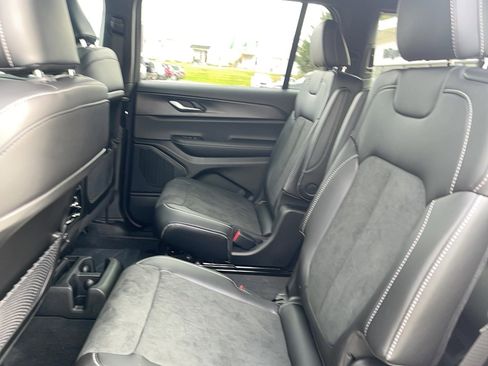 New 2025 Jeep Grand Cherokee L Altitude image 10
