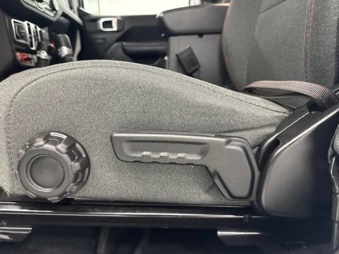 Used 2025 Jeep Wrangler Unlimited Rubicon AWD/4WD image 10