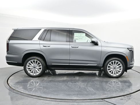 New 2026 Cadillac Escalade 4WD w/ LPO, Floor Liner Package image 6