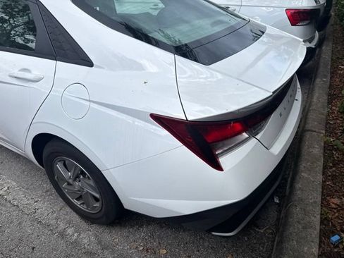 Certified 2025 Hyundai Elantra SE FWD image 7