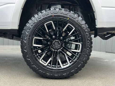 Used 2024 RAM 1500 Limited image 12