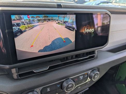 Used 2025 Jeep Wrangler Sport image 17