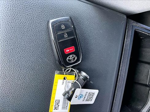 Used 2024 Toyota Tacoma SR5 AWD/4WD image 15