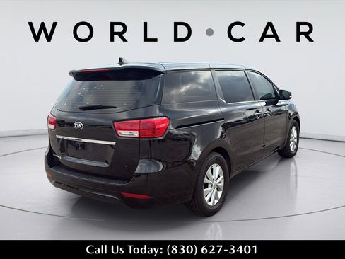 Used 2018 Kia Sedona L FWD image 17