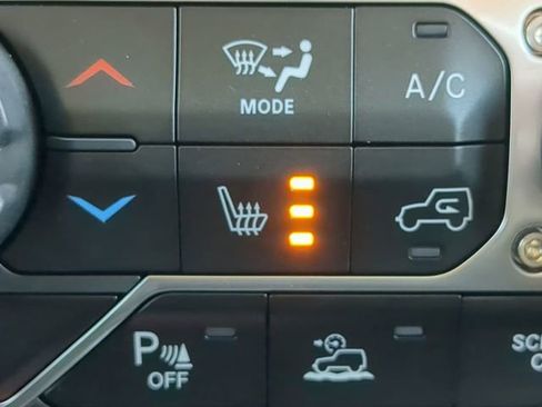 Certified 2024 Jeep Wrangler Unlimited Sahara w/ Technology Group image 27