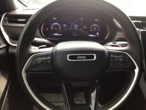 Used 2022 Jeep Grand Cherokee Trailhawk AWD/4WD image 11