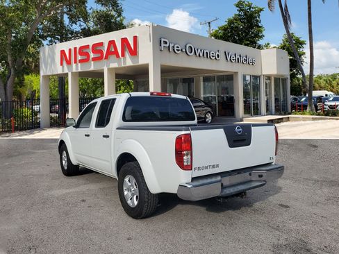 Used 2011 Nissan Frontier SV image 6