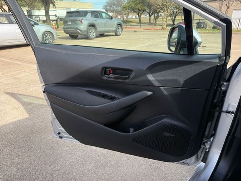 Used 2025 Toyota Corolla LE image 20