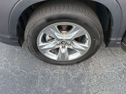 Used 2018 Toyota Highlander Limited FWD image 39