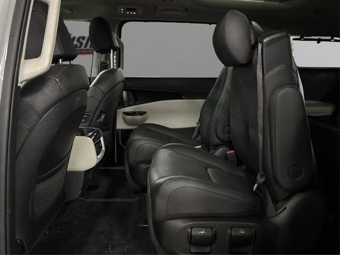 Certified 2024 Kia Carnival SX Prestige image 10