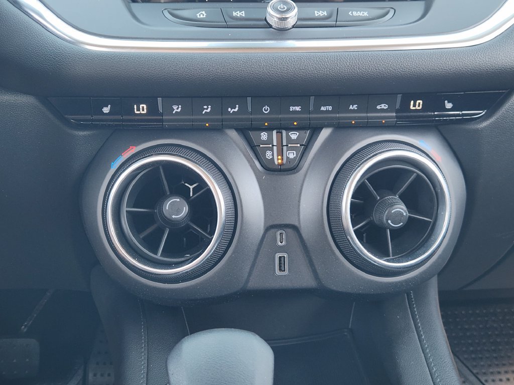 Used 2021 Chevrolet Blazer LT FWD image 18