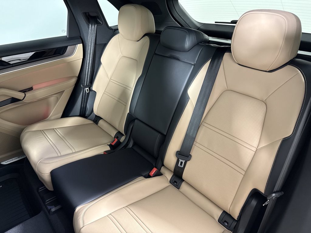Certified 2026 Porsche Cayenne AWD/4WD image 21