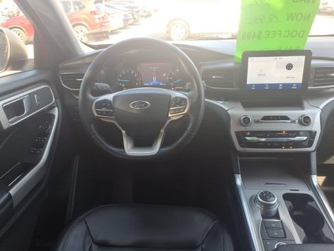 Used 2021 Ford Explorer XLT w/ Equipment Group 202A AWD/4WD image 9