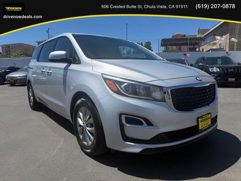 Used 2019 Kia Sedona LX FWD image 3