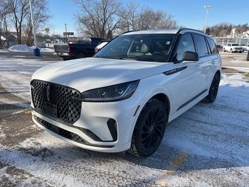 Used 2025 Lincoln Aviator Reserve w/ Equipment Group 201A image 3