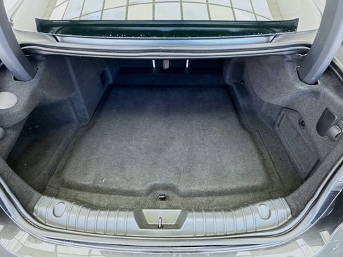 Used 2022 Jaguar XF SE RWD image 18